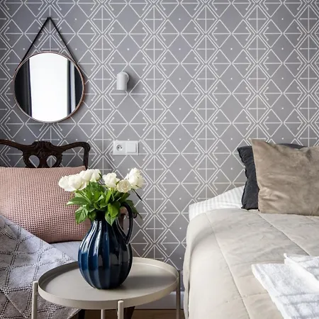 W Kamienicy Na Zurawiej *