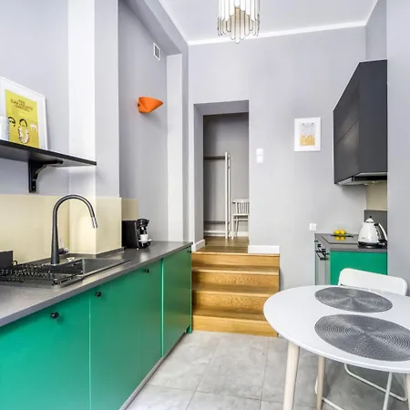 W Kamienicy Na Zurawiej