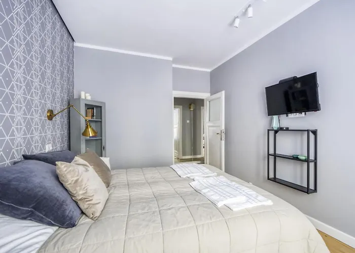 W Kamienicy Na Zurawiej *