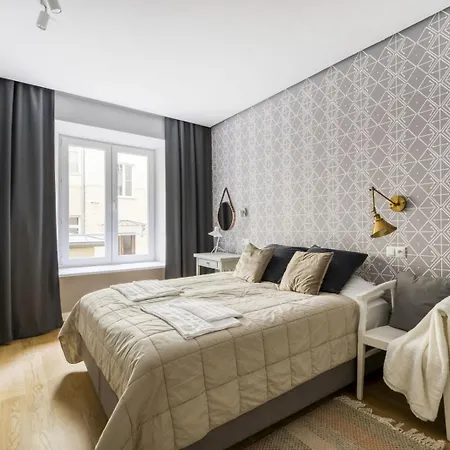 W Kamienicy Na Zurawiej